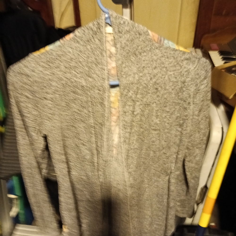 Elegant Gray Women's Cardigan